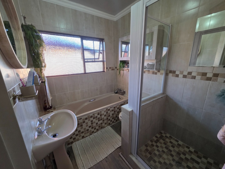 3 Bedroom Property for Sale in Langenhovenpark Free State